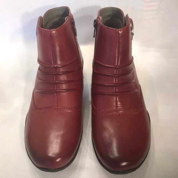 NIB Earth Natural Tahoe Merlot Leather Side Zip Ankle Booties 7 1/2 Wide - Picture 2 of 12
